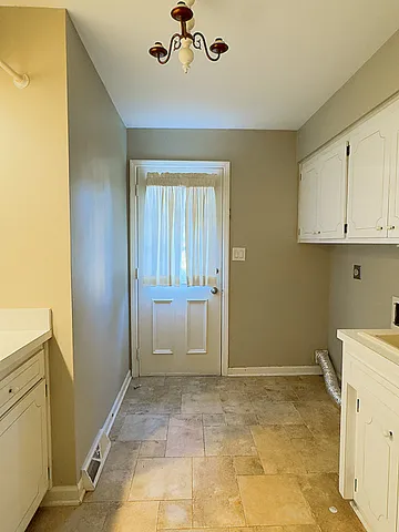 $735,000 | 19-w084 19-w084 N Chateaux Avenue, Oak Brook, IL 60523