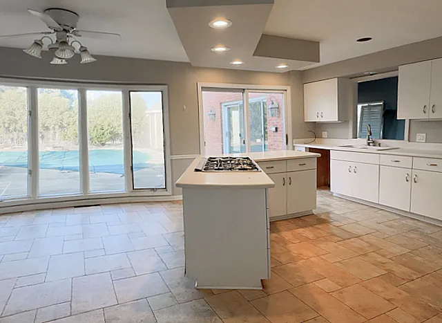 $735,000 | 19-w084 19-w084 N Chateaux Avenue, Oak Brook, IL 60523