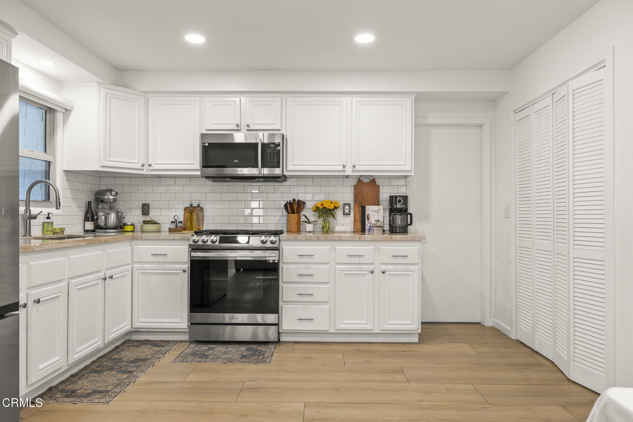 911 Elder Street Oxnard, CA 93036 - Photo 12 of 34 12-web-or-mls-UpmarketMedia-911Eld-81