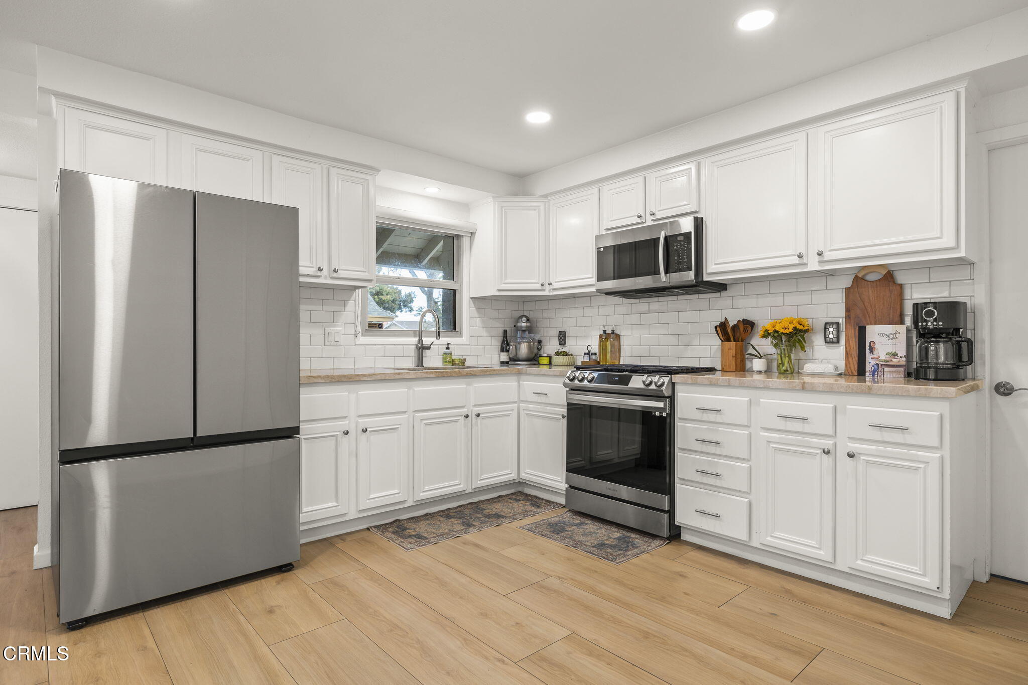 911 Elder Street Oxnard, CA 93036 - Photo 13 of 34 13-web-or-mls-UpmarketMedia-911Eld-84