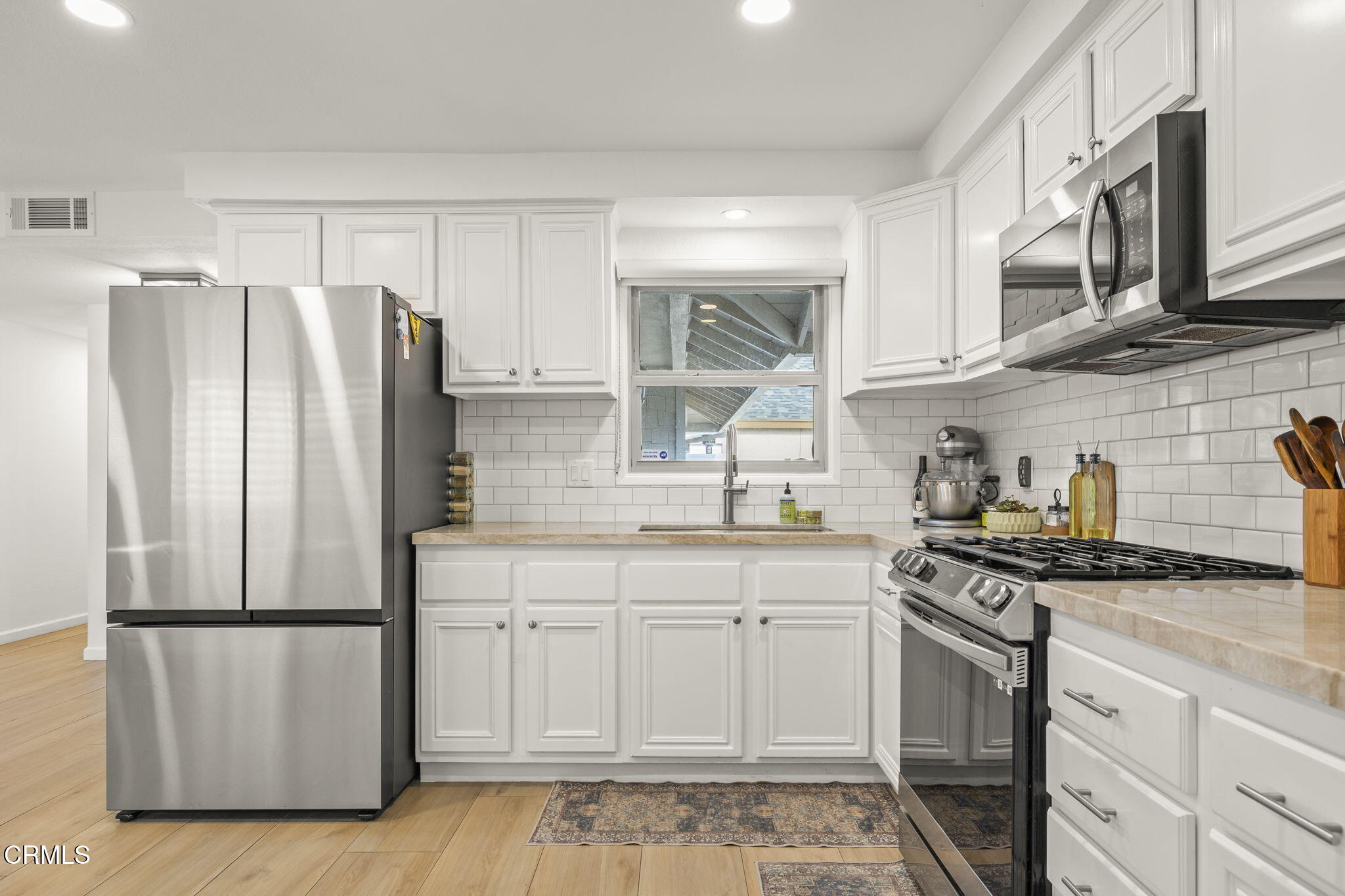 911 Elder Street Oxnard, CA 93036 - Photo 14 of 34 14-web-or-mls-UpmarketMedia-911Eld-87