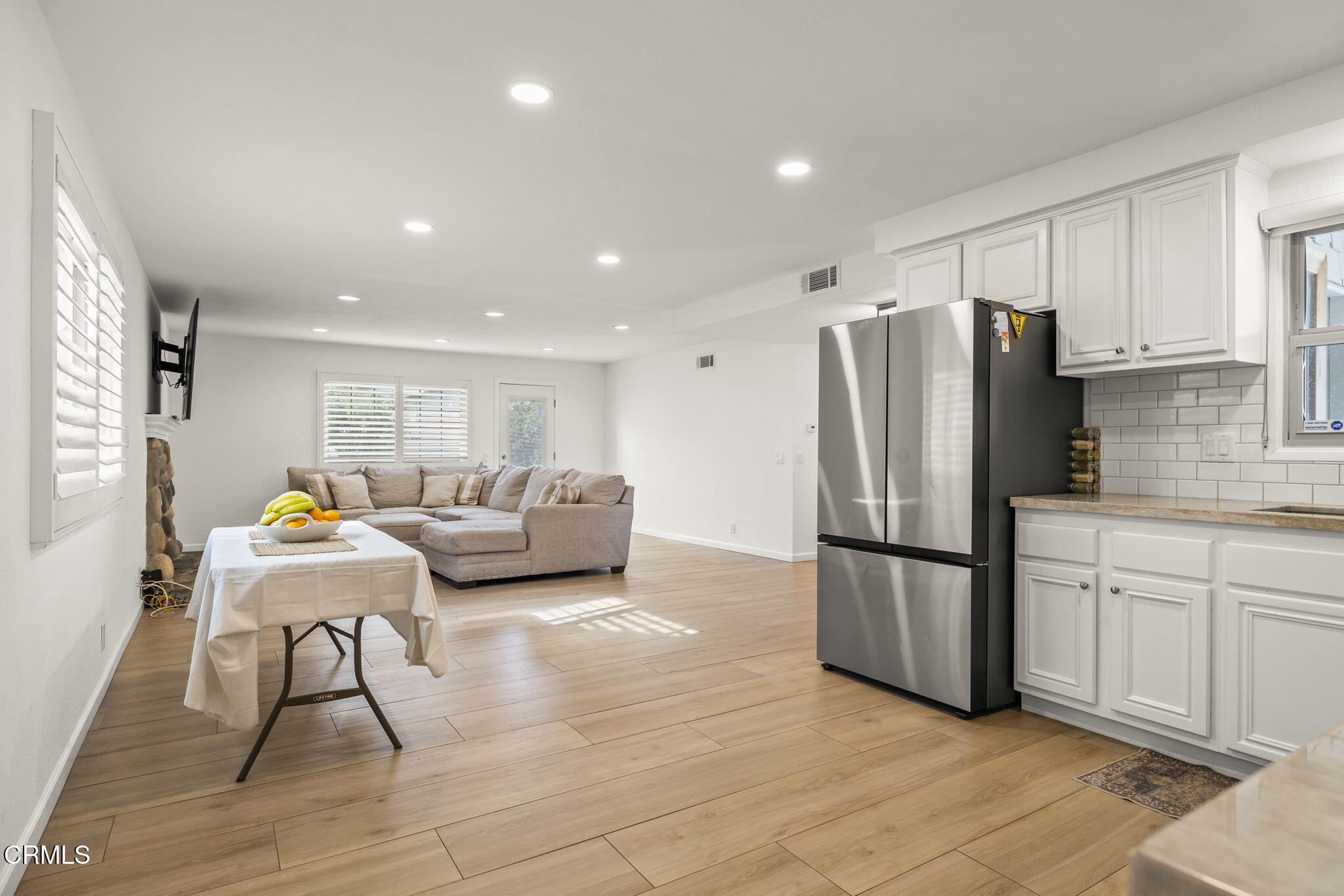 911 Elder Street Oxnard, CA 93036 - Photo 15 of 34 15-web-or-mls-UpmarketMedia-911Eld-90