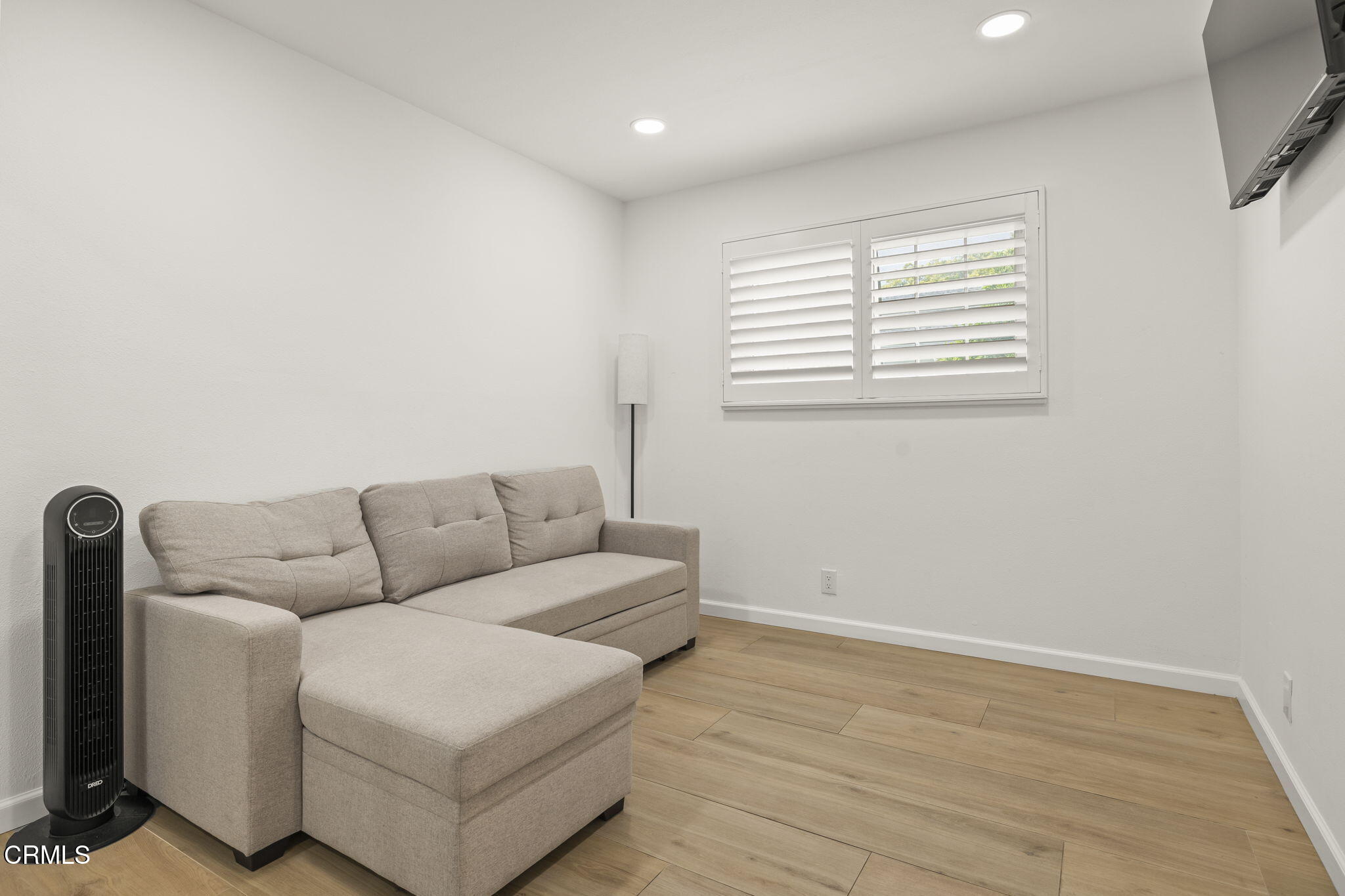 911 Elder Street Oxnard, CA 93036 - Photo 17 of 34 17-web-or-mls-UpmarketMedia-911Eld-57