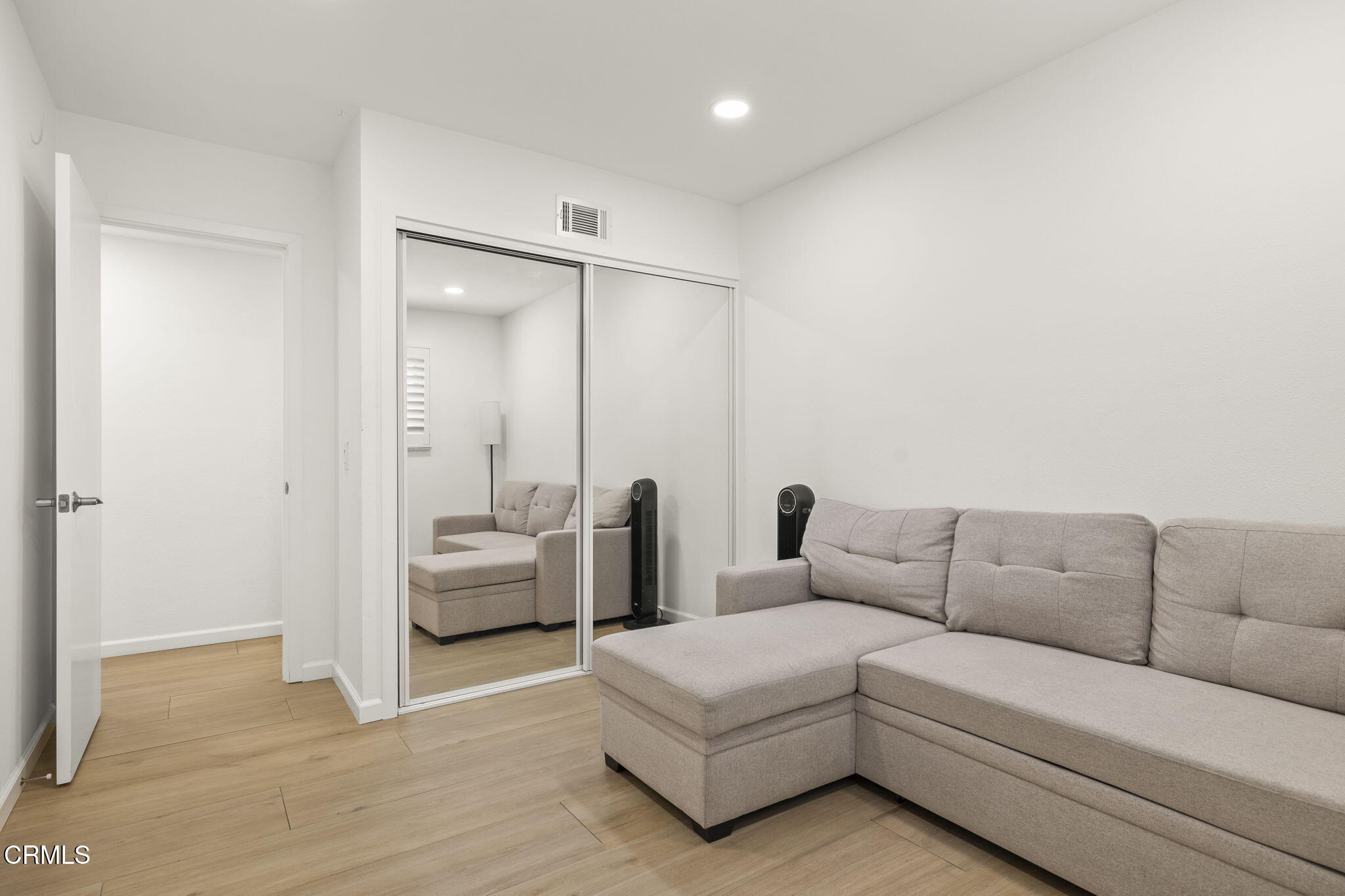 911 Elder Street Oxnard, CA 93036 - Photo 18 of 34 18-web-or-mls-UpmarketMedia-911Eld-60