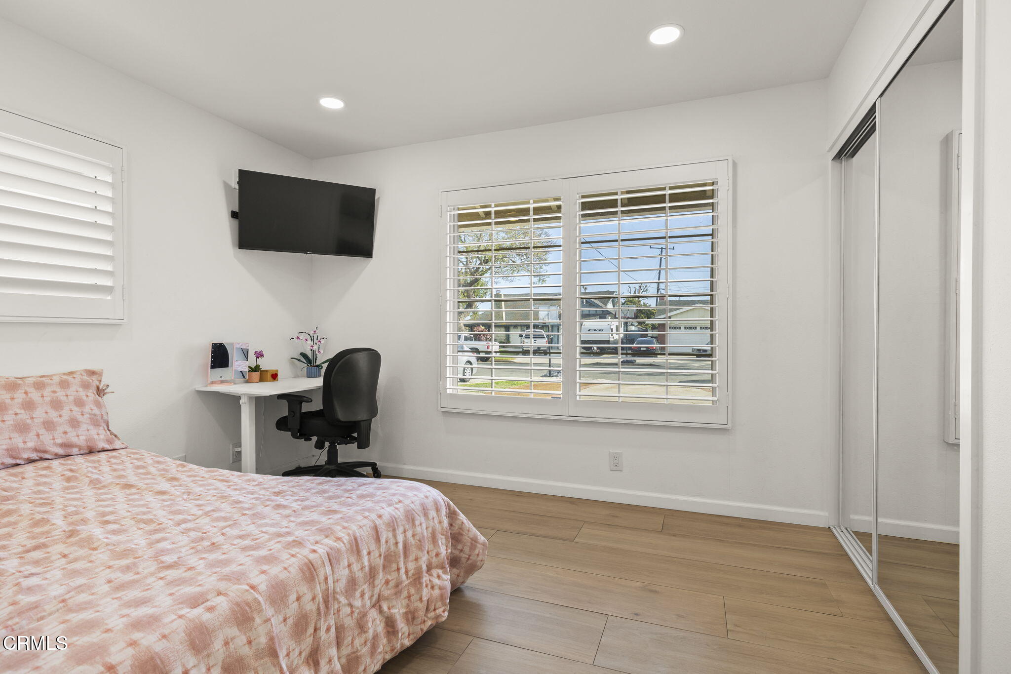 911 Elder Street Oxnard, CA 93036 - Photo 19 of 34 19-web-or-mls-UpmarketMedia-911Eld-15