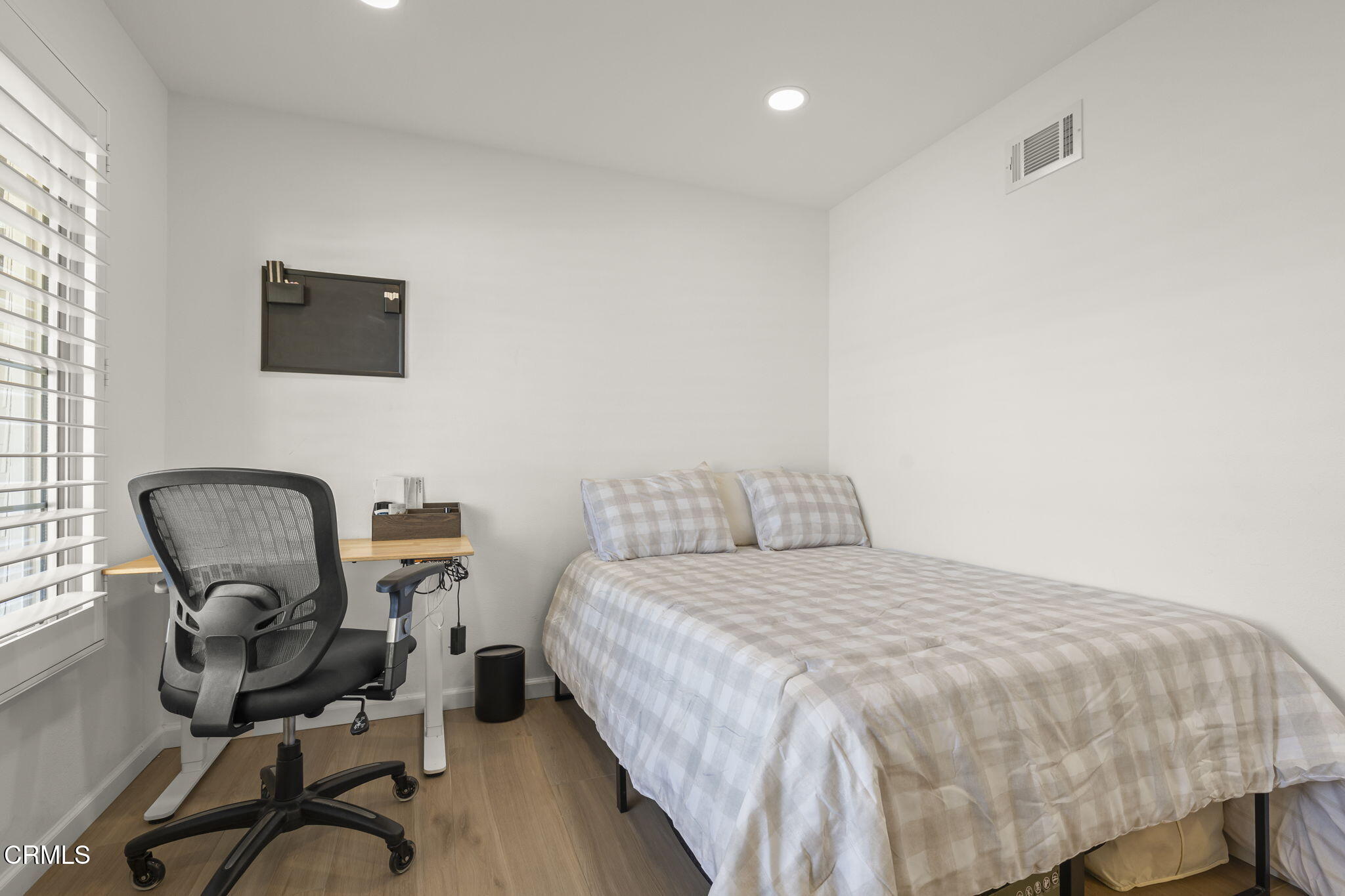 911 Elder Street Oxnard, CA 93036 - Photo 22 of 34 22-web-or-mls-UpmarketMedia-911Eld-24