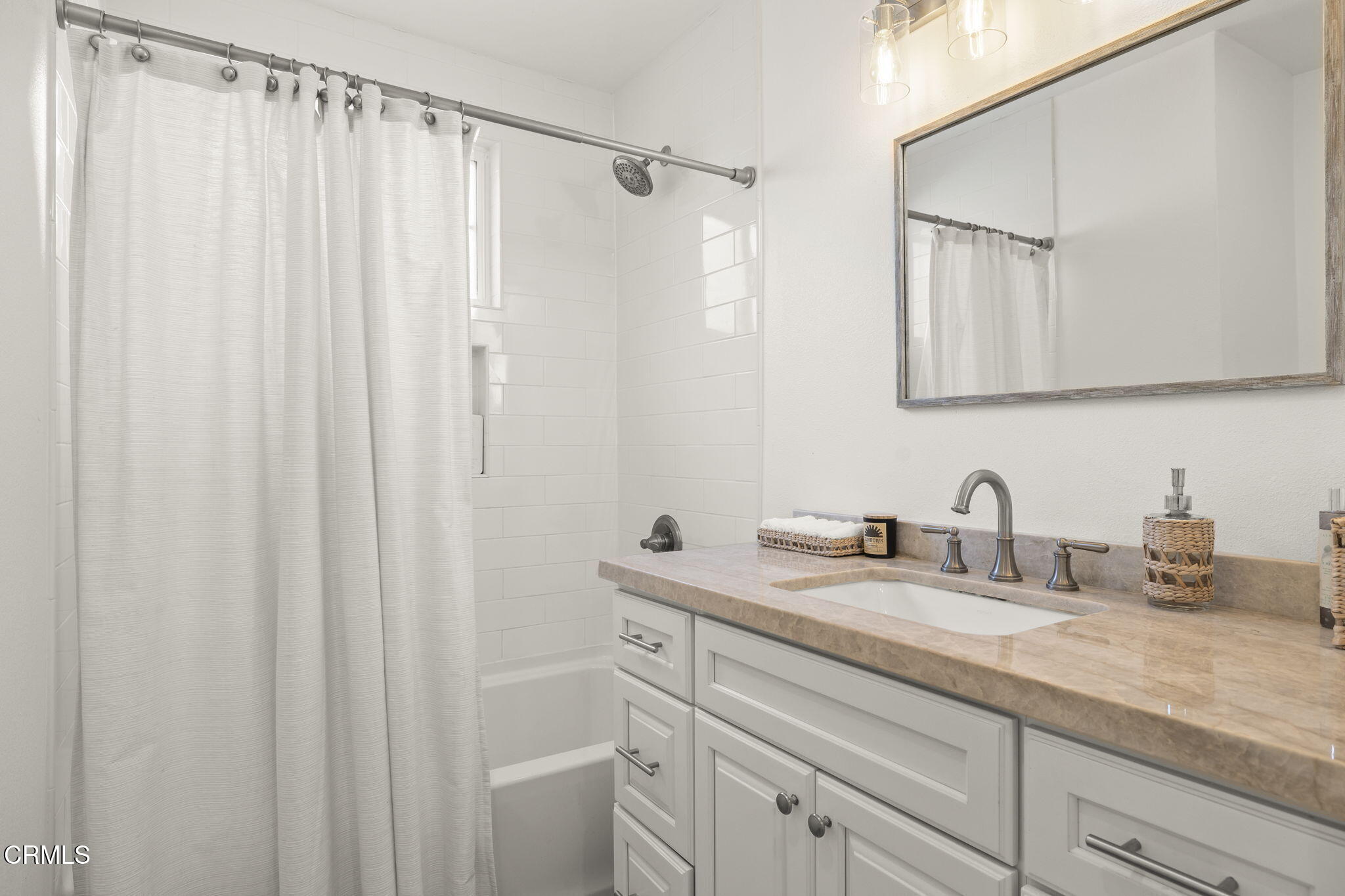 911 Elder Street Oxnard, CA 93036 - Photo 23 of 34 23-web-or-mls-UpmarketMedia-911Eld-27