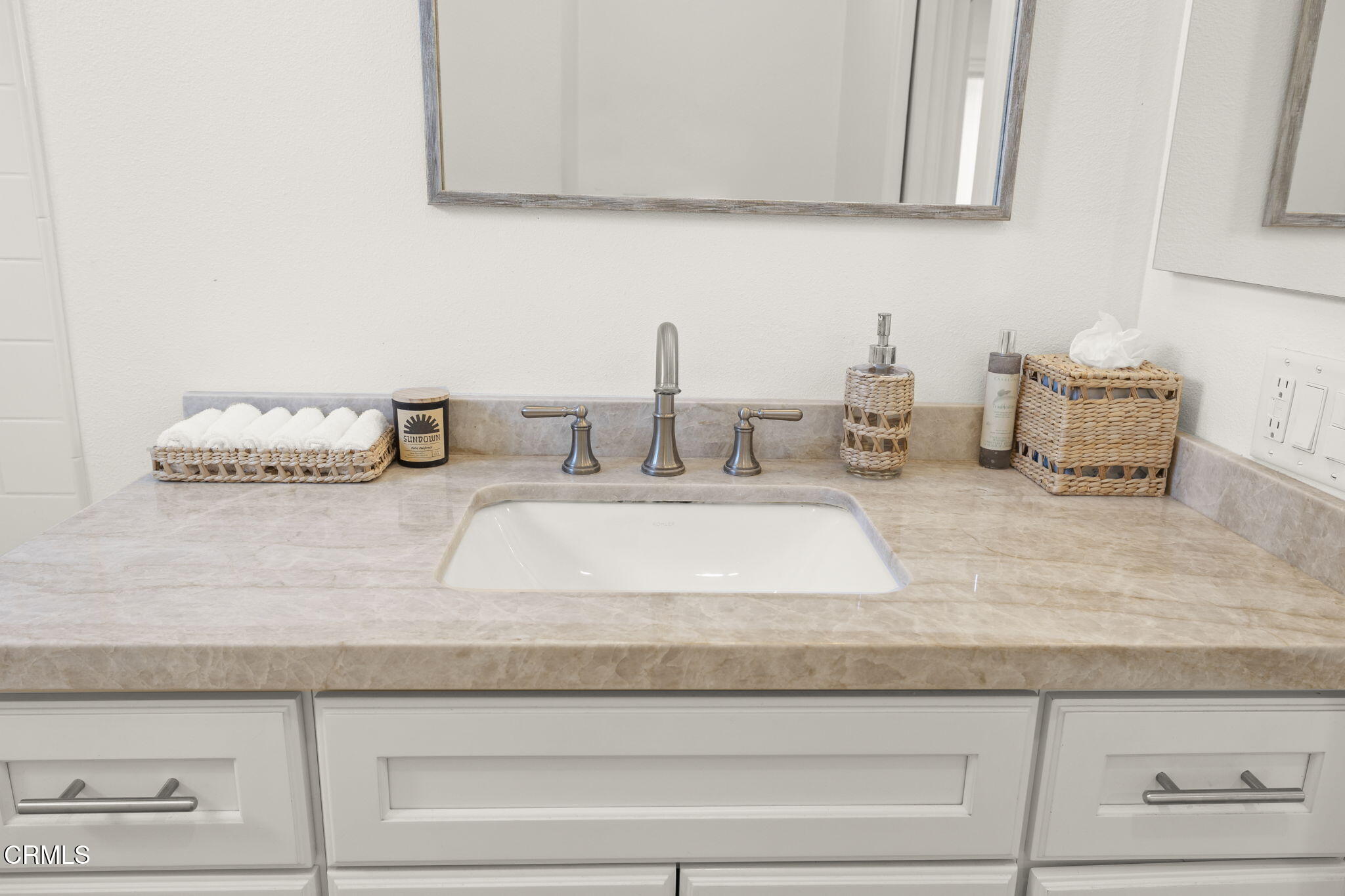 911 Elder Street Oxnard, CA 93036 - Photo 25 of 34 25-web-or-mls-UpmarketMedia-911Eld-33