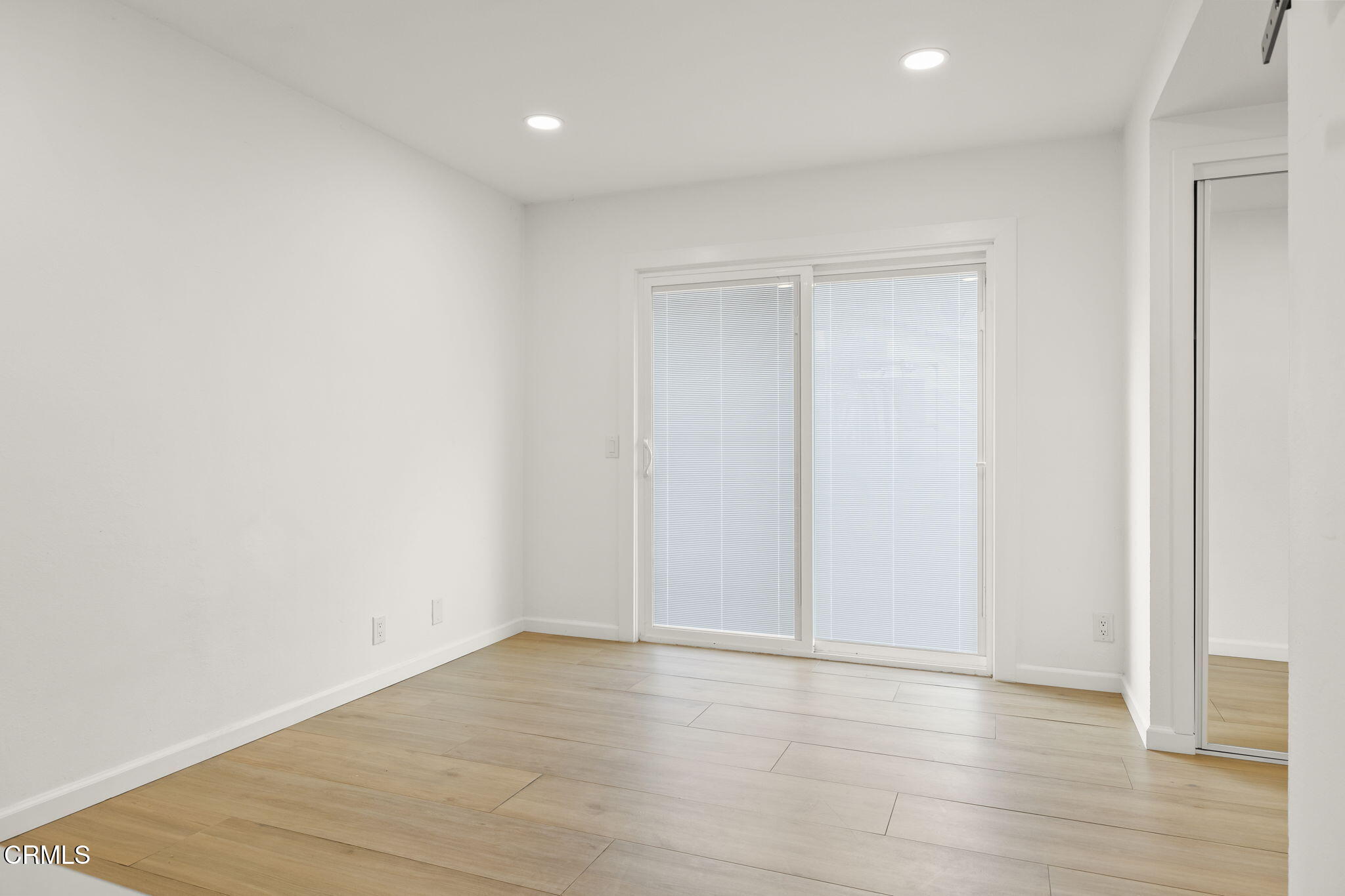 911 Elder Street Oxnard, CA 93036 - Photo 26 of 34 26-web-or-mls-UpmarketMedia-911Eld-36