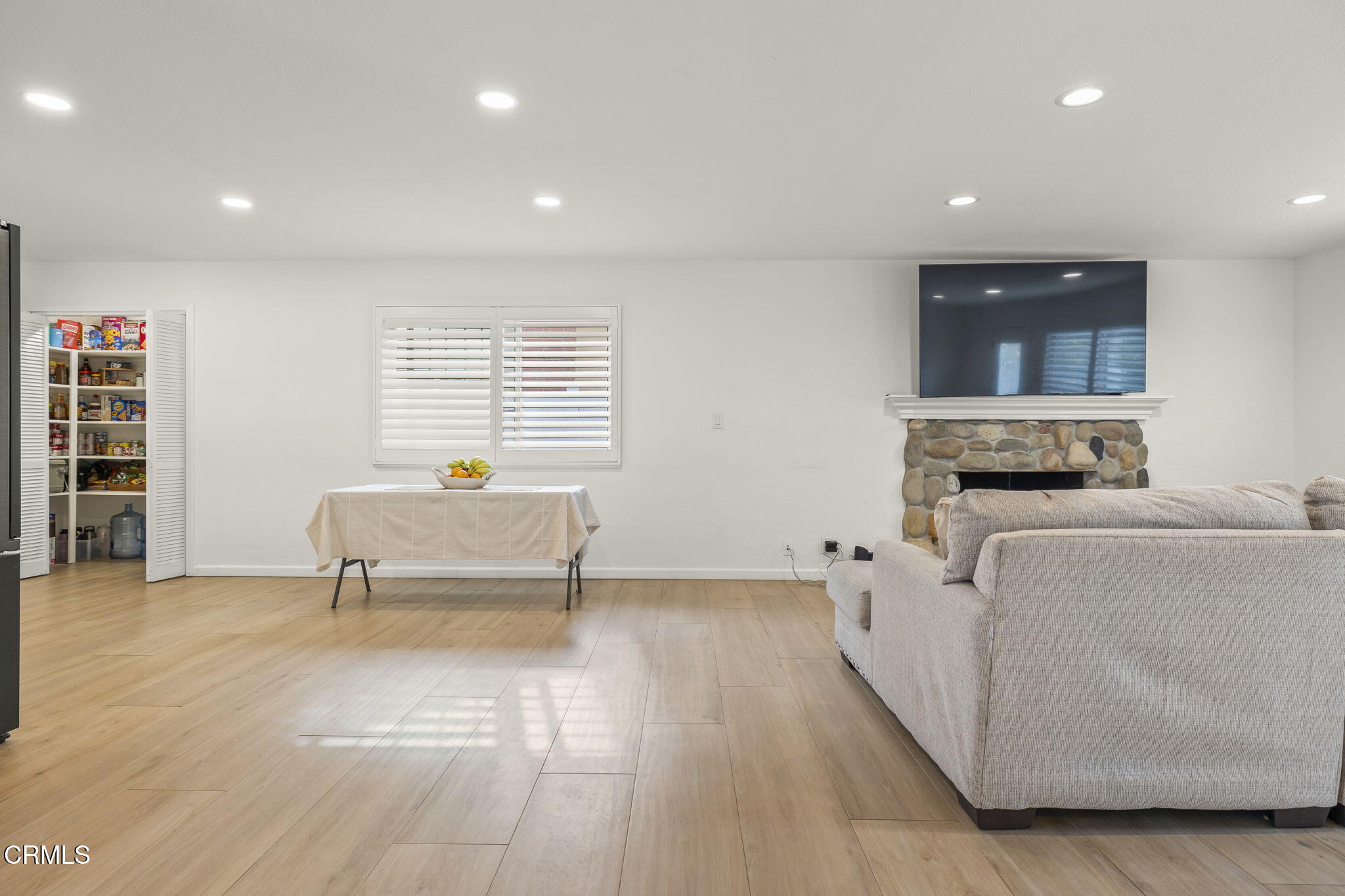 911 Elder Street Oxnard, CA 93036 - Photo 6 of 34 6-web-or-mls-UpmarketMedia-911Eld-102