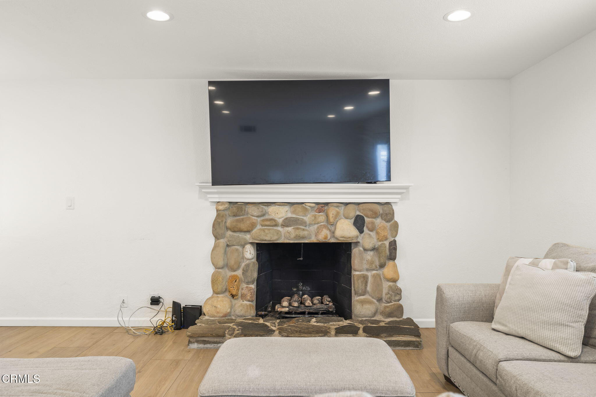 911 Elder Street Oxnard, CA 93036 - Photo 8 of 34 8-web-or-mls-UpmarketMedia-911Eld-69