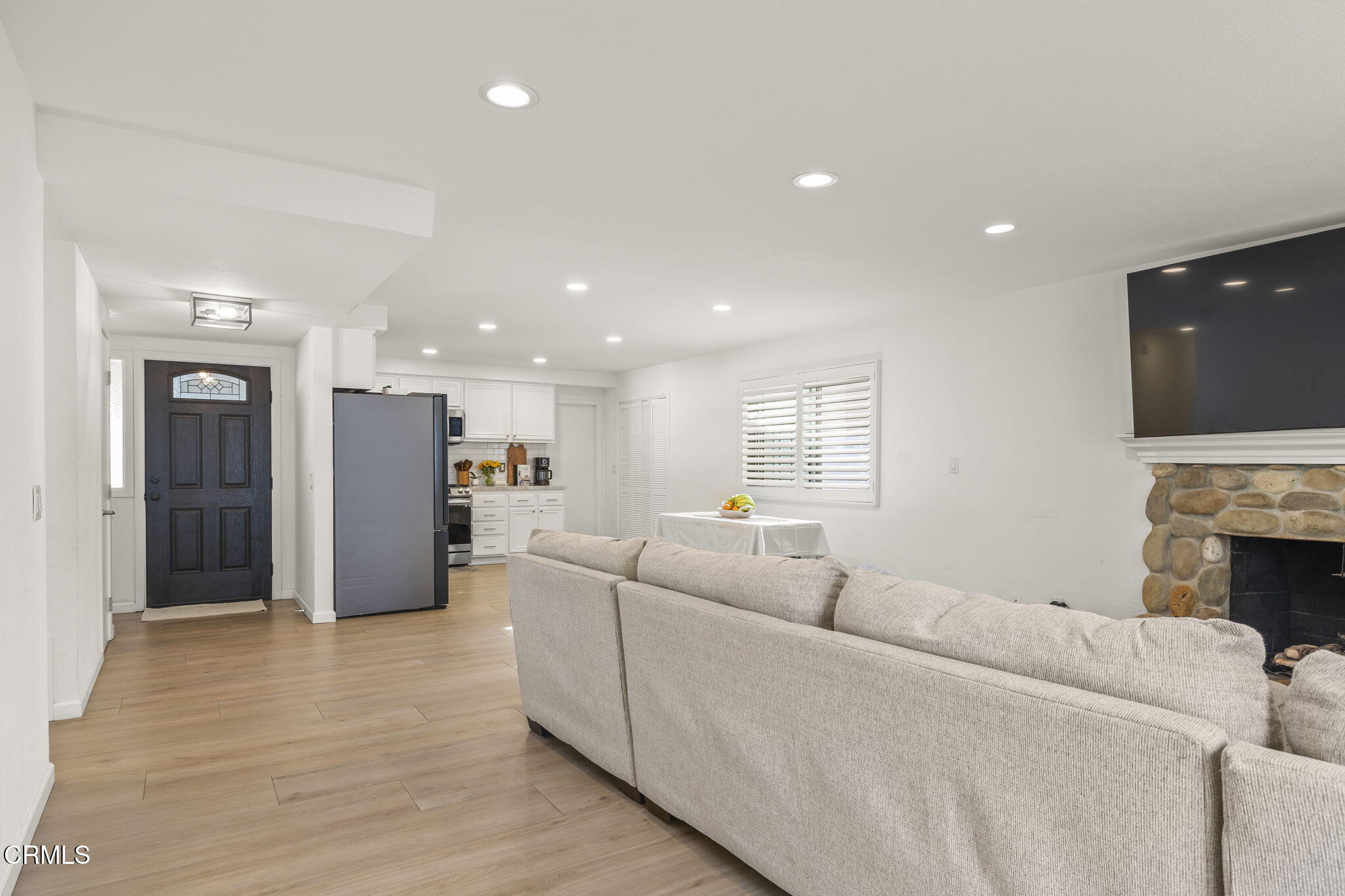 911 Elder Street Oxnard, CA 93036 - Photo 9 of 34 9-web-or-mls-UpmarketMedia-911Eld-72