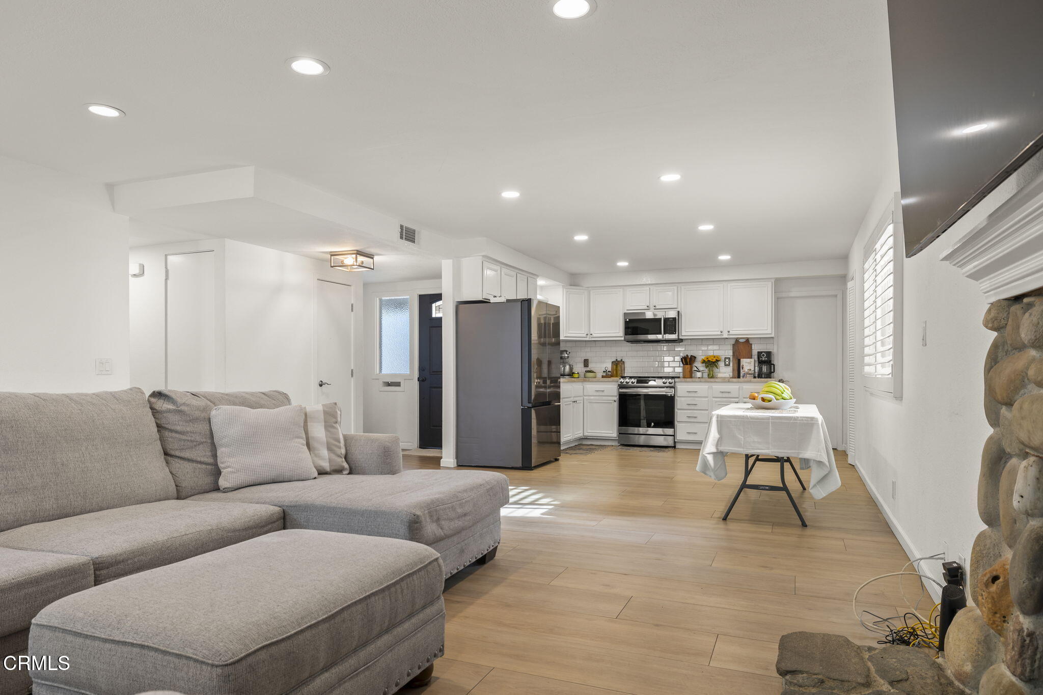 911 Elder Street Oxnard, CA 93036 - Photo 10 of 34 10-web-or-mls-UpmarketMedia-911Eld-75