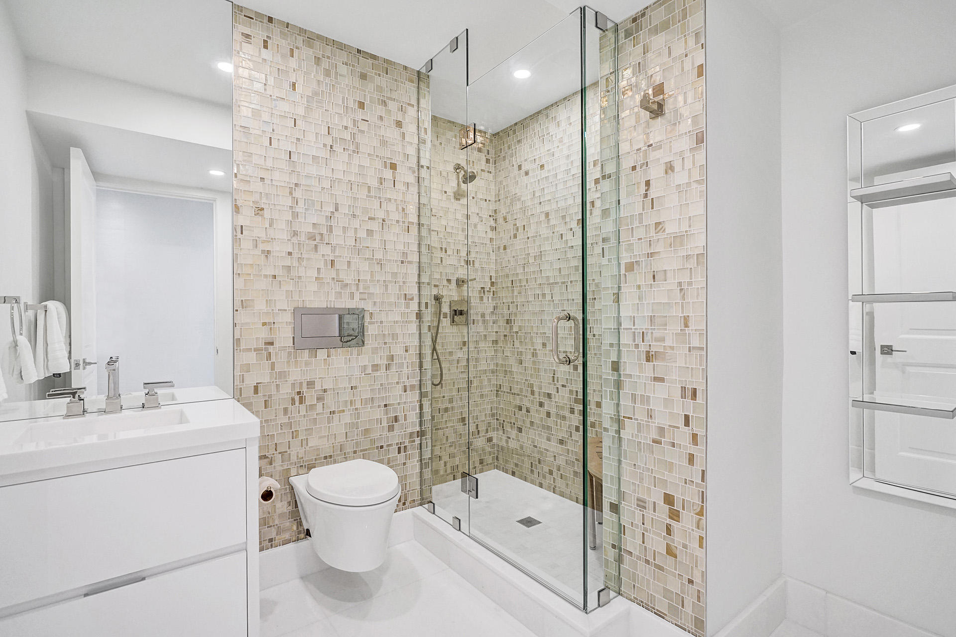 44 Cocoanut Row, Unit B 311 Palm Beach, FL 33480 - Photo 31 of 36 Guest Bath