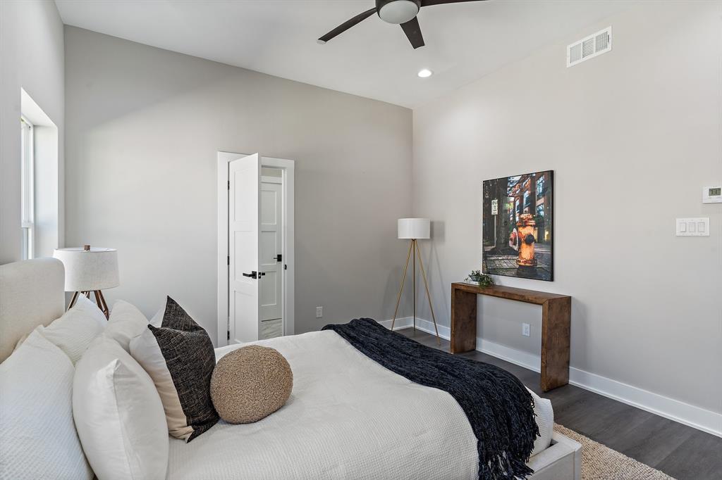 5810 Hudson Street, Unit 105 Dallas, TX 75206 - Photo 25 of 33 a bedroom with a bed and window