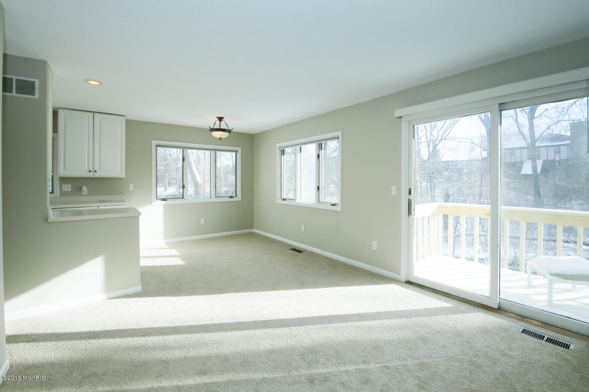 307 Pratt Road Kalamazoo, MI 49001 - Photo 4 of 23 307 Pratt-104