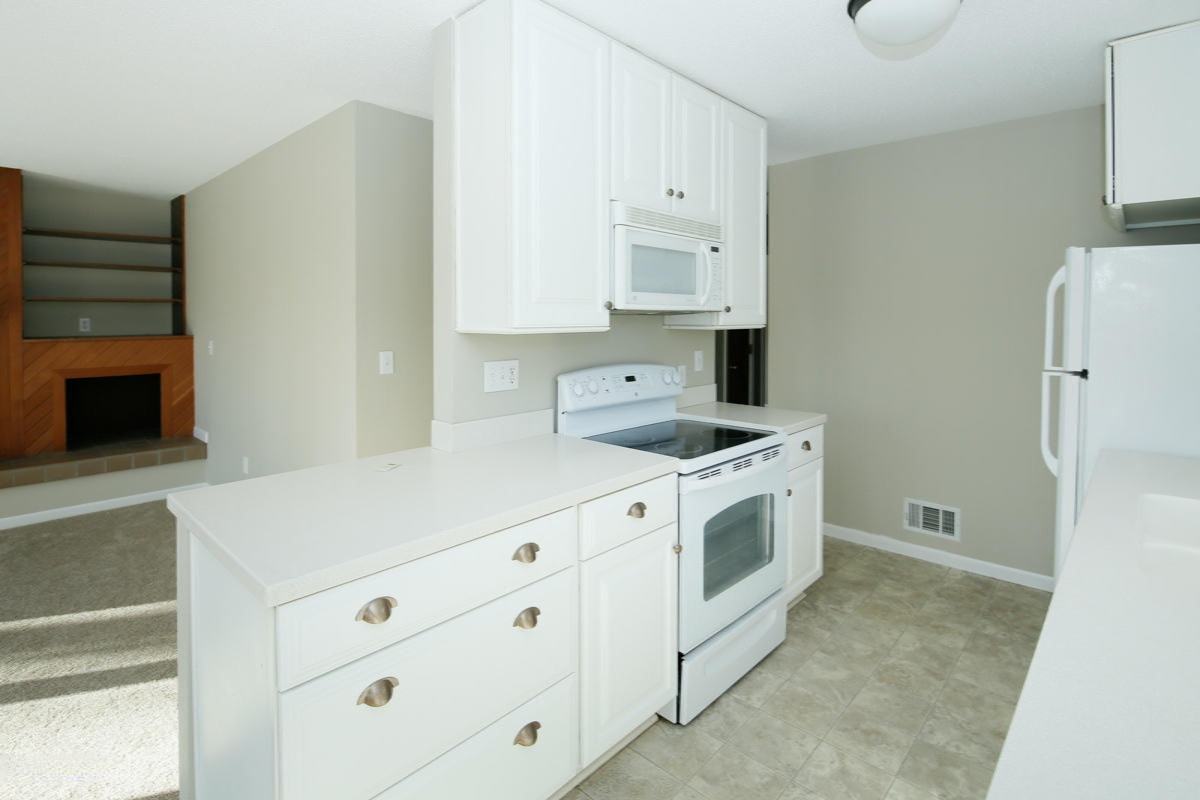 307 Pratt Road Kalamazoo, MI 49001 - Photo 8 of 23 307 Pratt-108