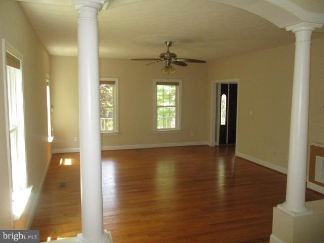 880 Cattail Road Winchester, VA 22603 - Photo 4 of 18 Living Room