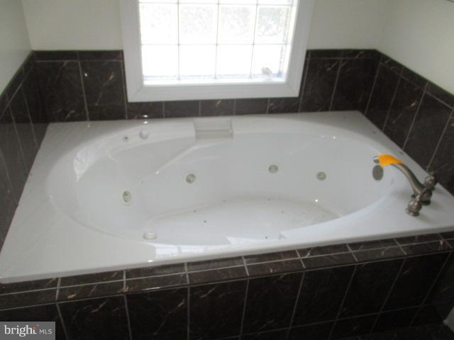 880 Cattail Road Winchester, VA 22603 - Photo 10 of 18 Whirlpool tub!!