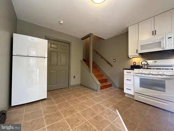 $2,475 | 162 York Street, Lambertville, NJ 08530
