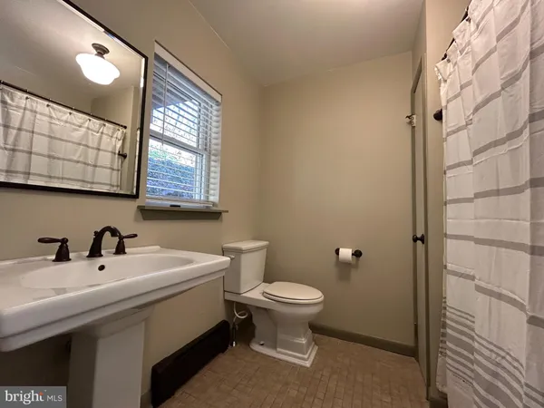 $2,475 | 162 York Street, Lambertville, NJ 08530