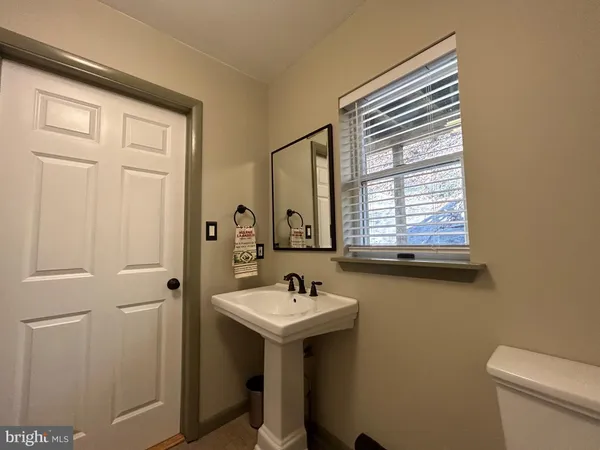 $2,475 | 162 York Street, Lambertville, NJ 08530