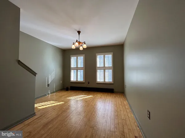 $2,475 | 162 York Street, Lambertville, NJ 08530