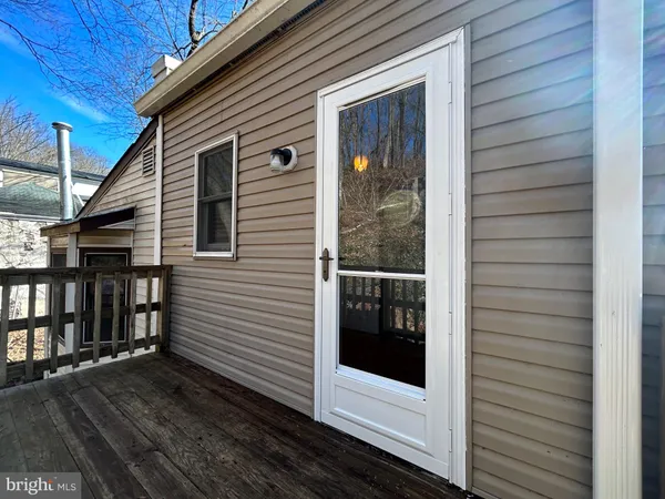 $2,475 | 162 York Street, Lambertville, NJ 08530