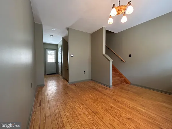 $2,475 | 162 York Street, Lambertville, NJ 08530