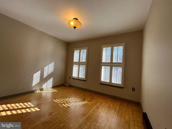 $2,475 | 162 York Street, Lambertville, NJ 08530