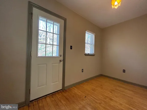 $2,475 | 162 York Street, Lambertville, NJ 08530