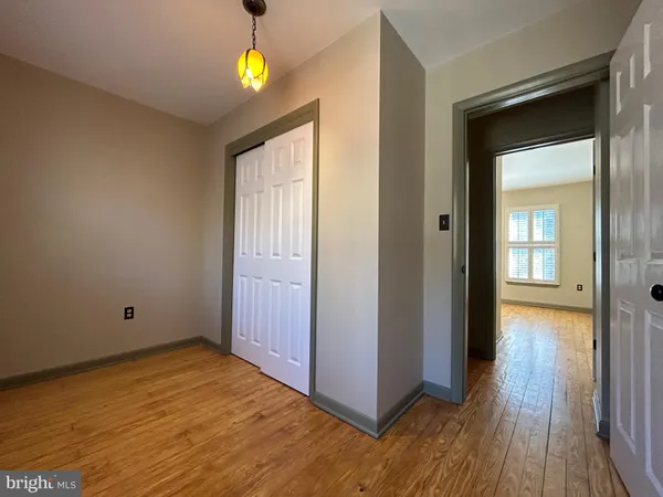 $2,475 | 162 York Street, Lambertville, NJ 08530