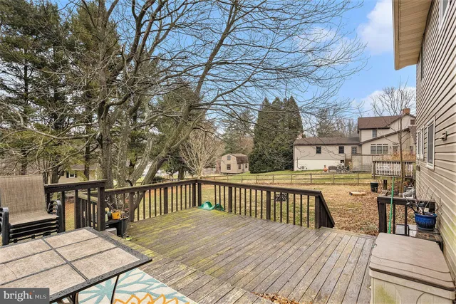 a view of a livingroom with an empty space