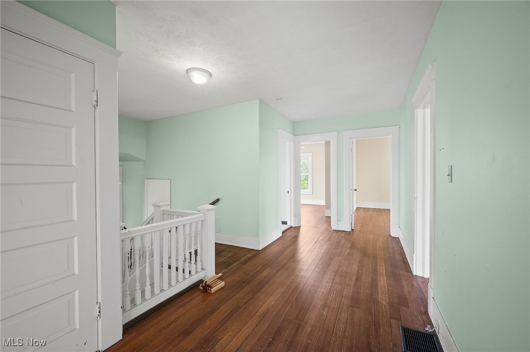 1796 South Green Road Cleveland, OH 44121 - Photo 27 of 35