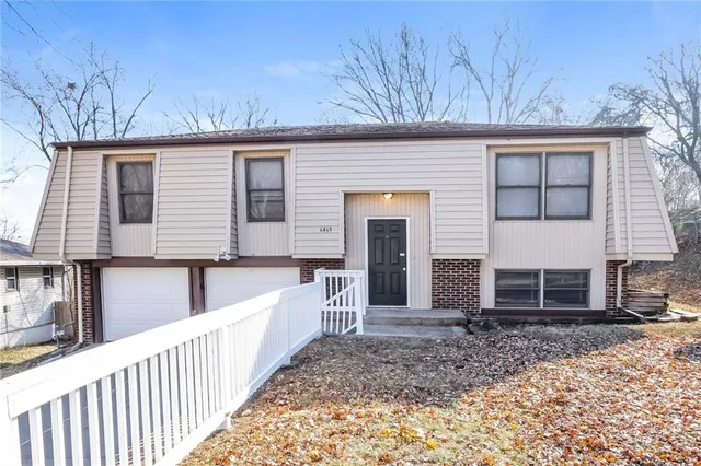 $2,220 | 6469 Northwest 49th Street, Kansas City, MO 64151
