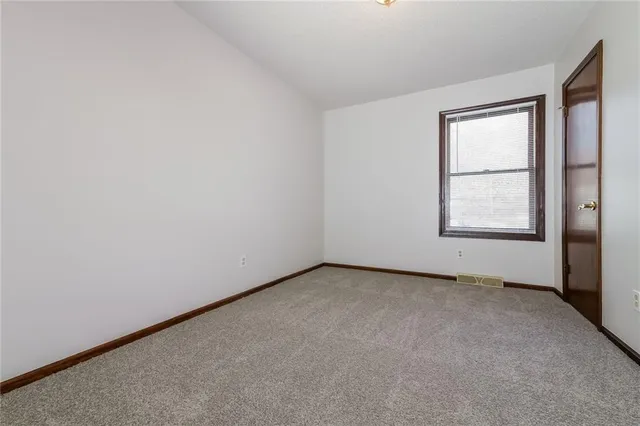 $2,220 | 6469 Northwest 49th Street, Kansas City, MO 64151