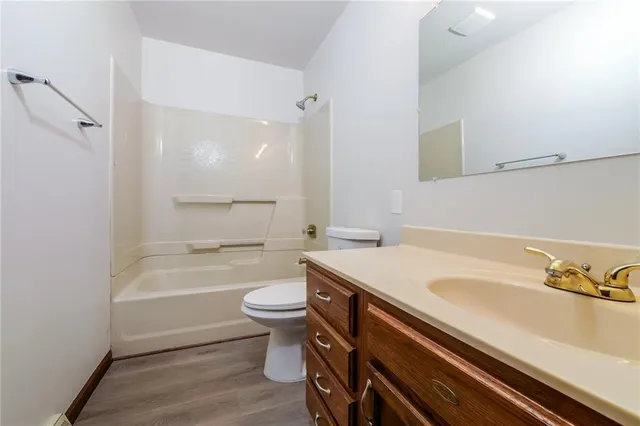 $2,220 | 6469 Northwest 49th Street, Kansas City, MO 64151