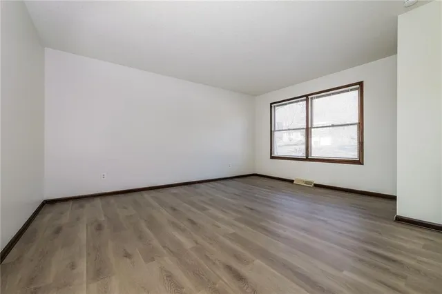 $2,220 | 6469 Northwest 49th Street, Kansas City, MO 64151