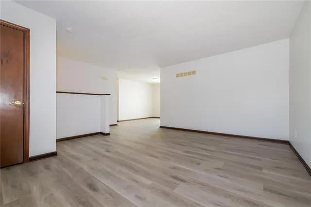 $2,220 | 6469 Northwest 49th Street, Kansas City, MO 64151