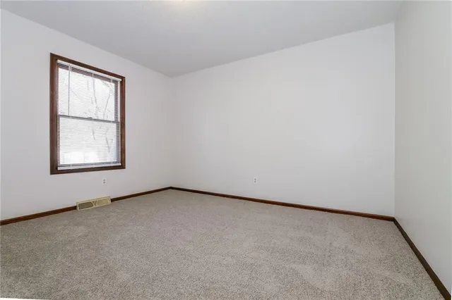 $2,220 | 6469 Northwest 49th Street, Kansas City, MO 64151