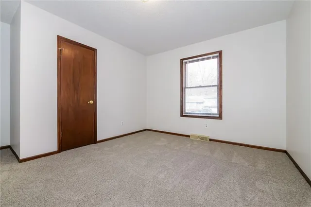 $2,220 | 6469 Northwest 49th Street, Kansas City, MO 64151