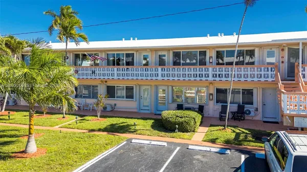 $1,500 | 901 Southwest 11th Avenue, Unit 17H, Hallandale Beach, FL 33009