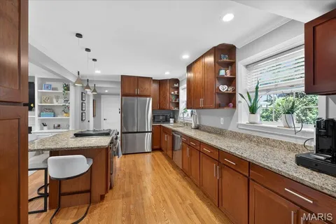 $1,349,000 | 13 Berkshire Drive, St. Louis, MO 63117