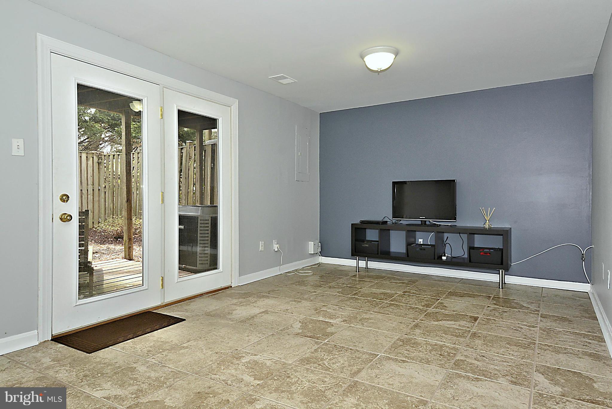 63 Kinsman View Circle Silver Spring, MD 20901 - Photo 14 of 30 Family Room