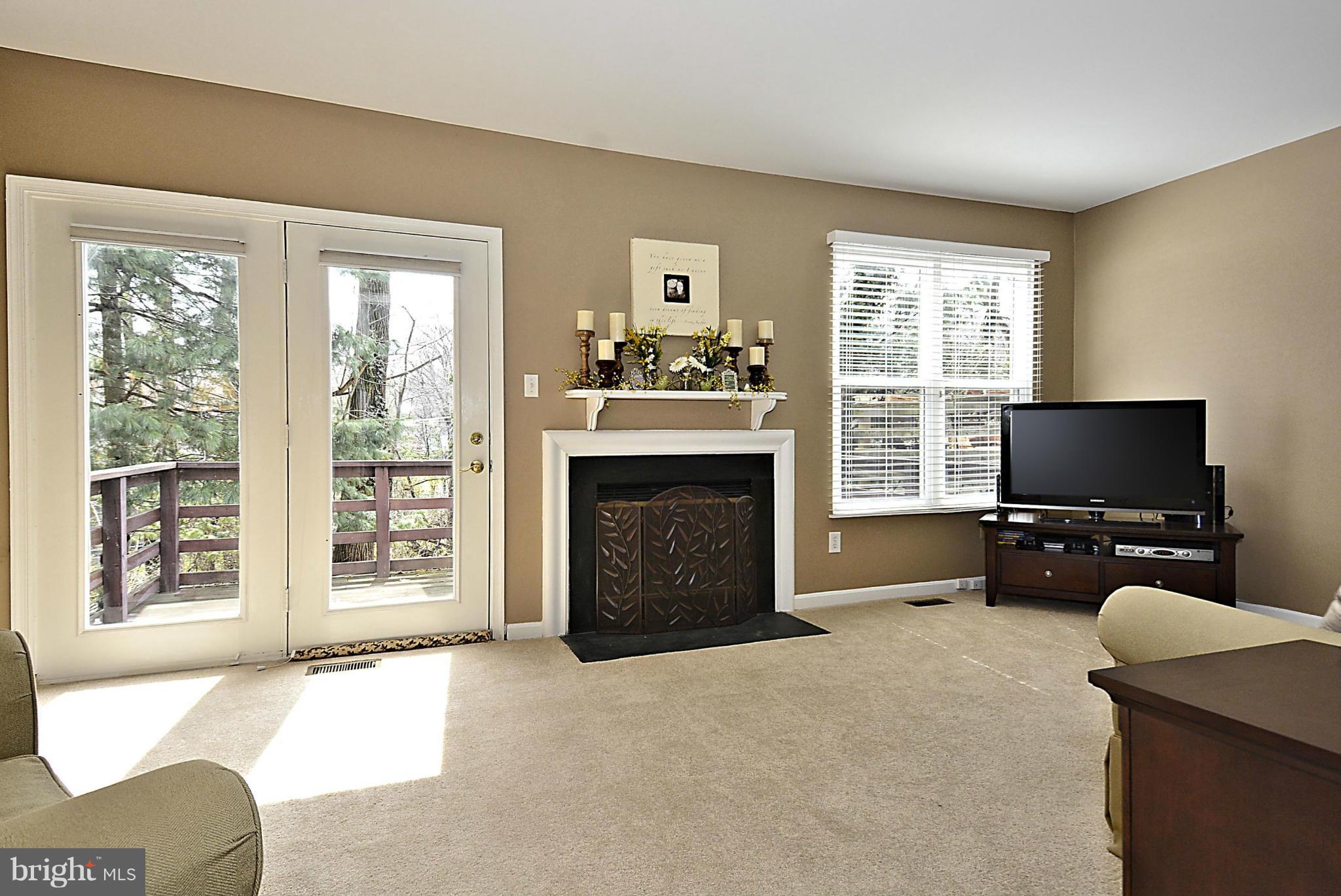 63 Kinsman View Circle Silver Spring, MD 20901 - Photo 6 of 30 Living Room