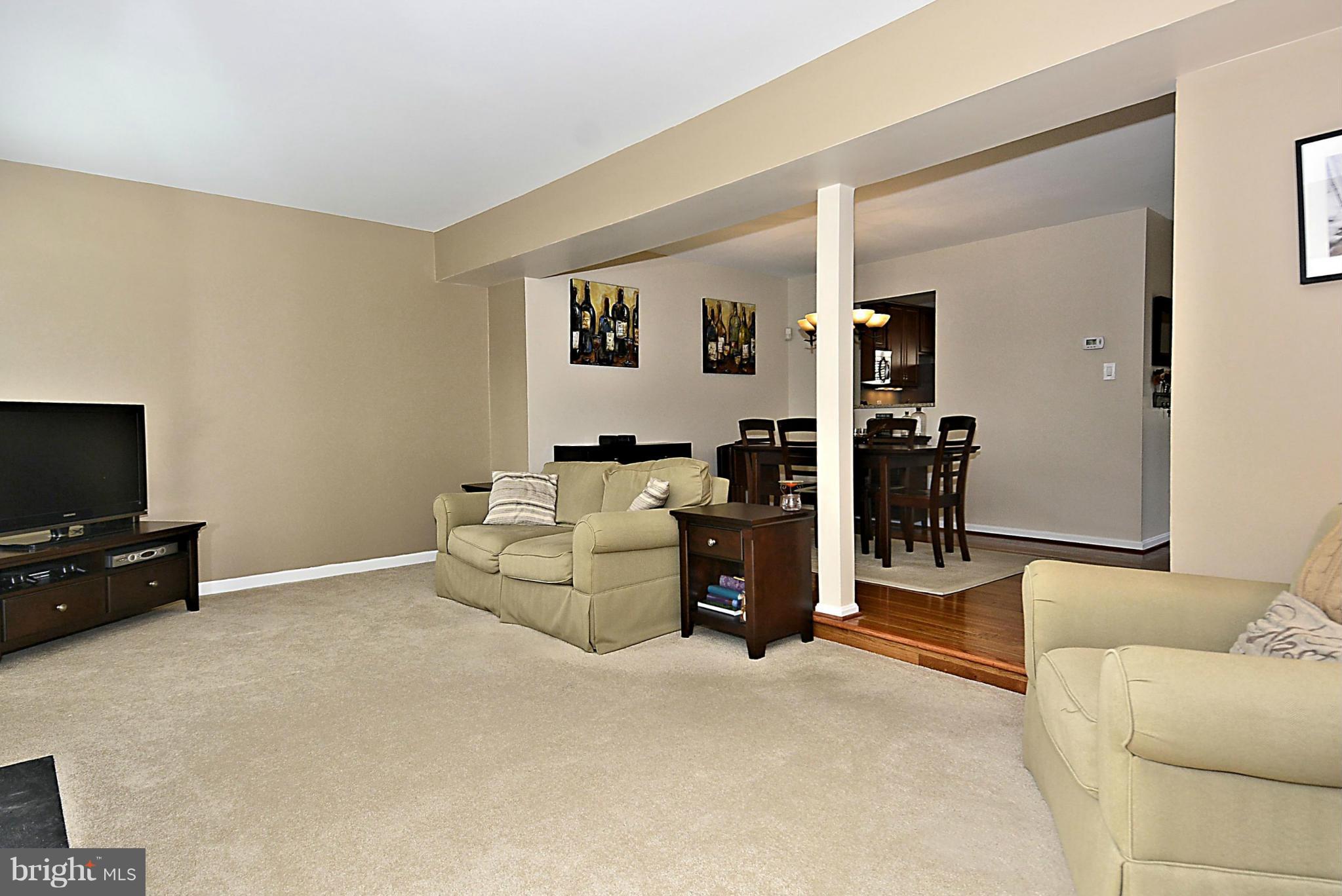 63 Kinsman View Circle Silver Spring, MD 20901 - Photo 7 of 30 Living Room