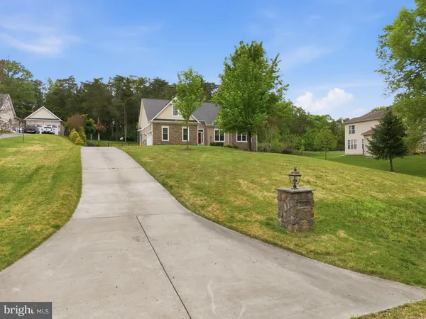 $4,100 | 42240 Hiddenwood Lane, Ashburn, VA 20148