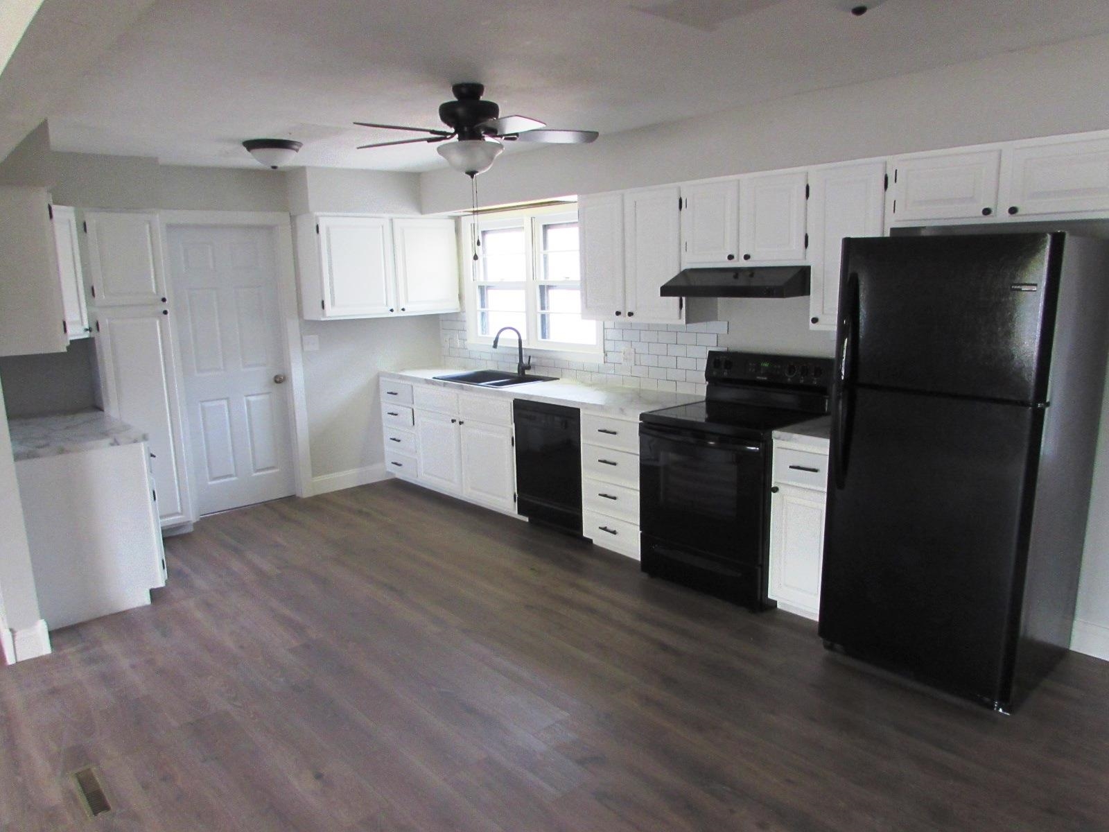 512 Northridge Road Newton, KS 67114 - Photo 3 of 20