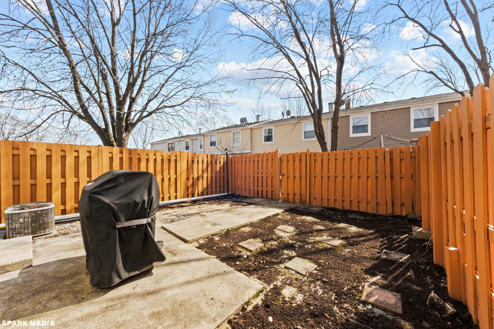 7612 Manchester Manor Hanover Park, IL 60133 - Photo 26 of 30 a view of a backyard