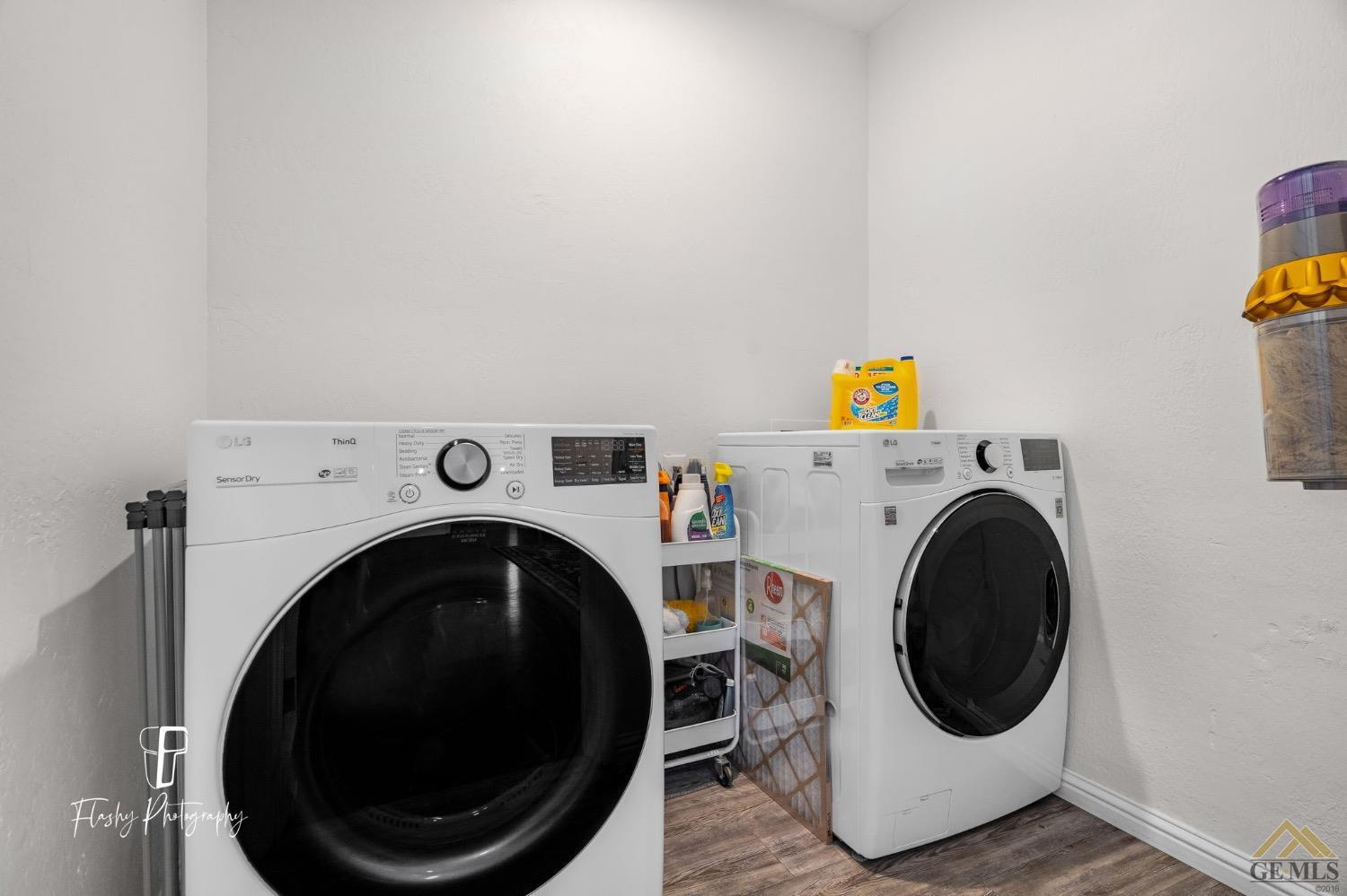 Undisclosed Address Bakersfield, CA 93305 - Photo 20 of 20 a utility room with dryer and washer